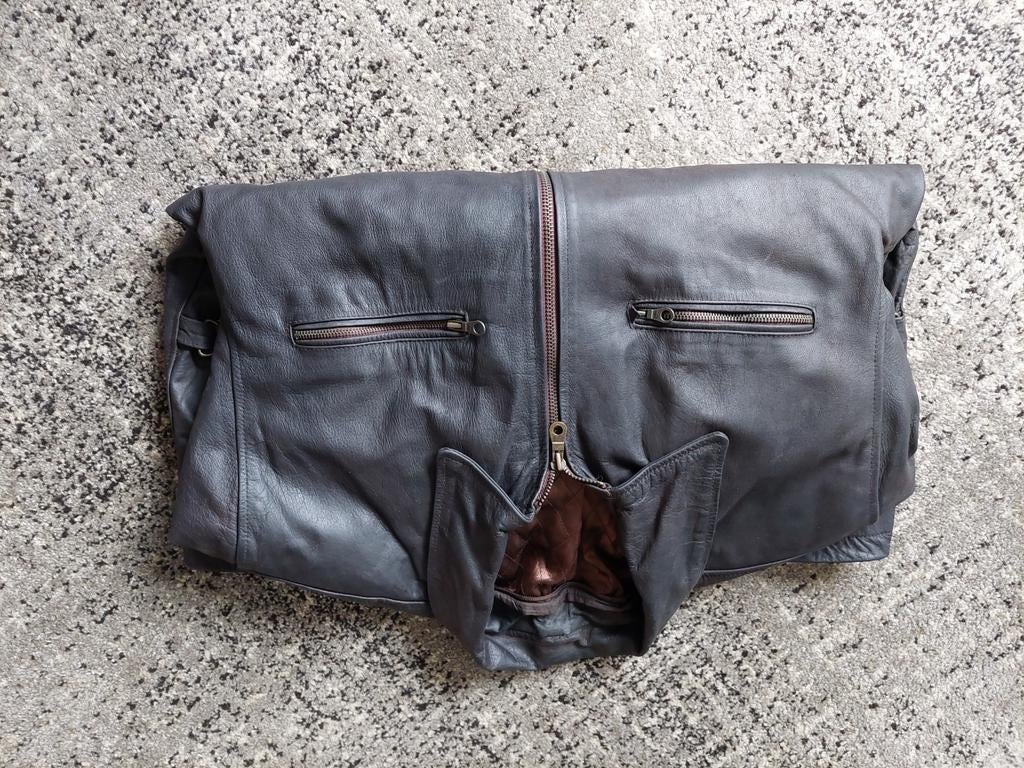 Veste en cuir, Enlèvement