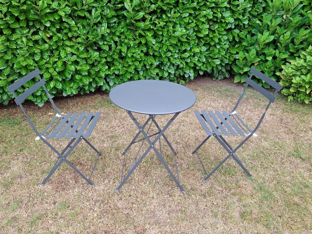Metalen tuintafeltje met 2 stoelen – lichte gebruikssporen, Overige materialen, Gebruikt, Tuinset, Eettafel