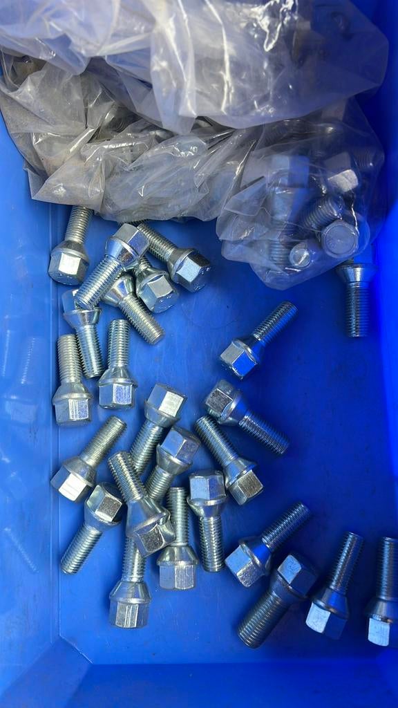 Bouten m 12 x 1,5 x3 inbus kop, Ophalen