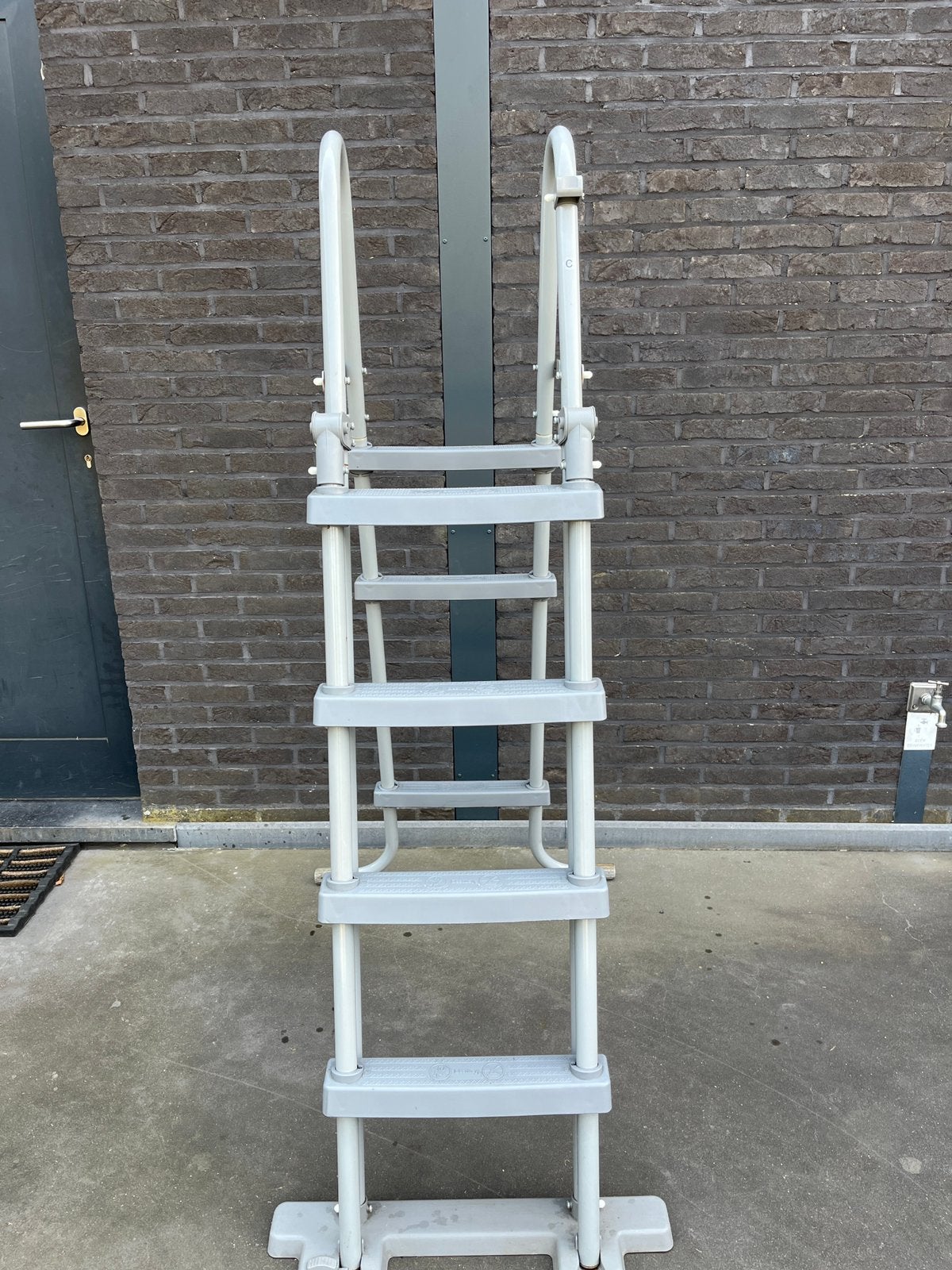 Bestway zwembadladder – trapladder met veiligheidsbalk, Ophalen, Zo goed als nieuw