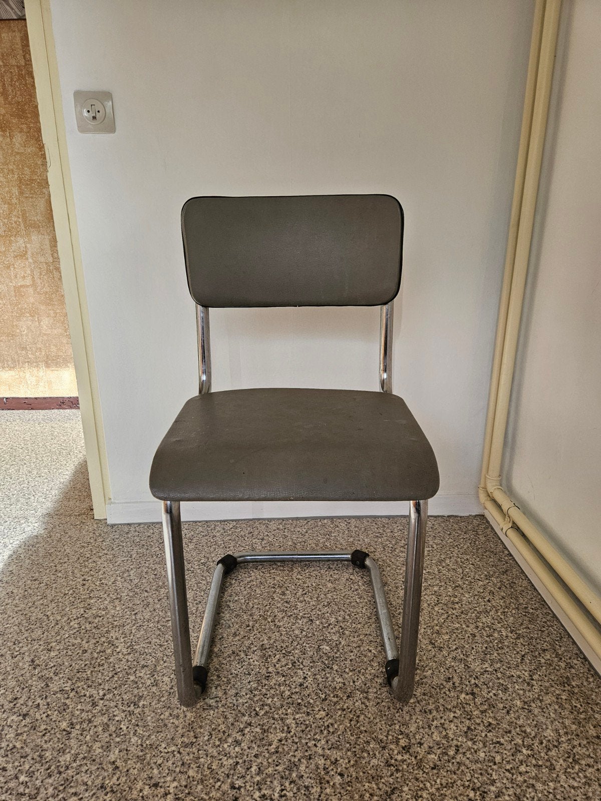 Chaise de bureau rétro, Enlèvement