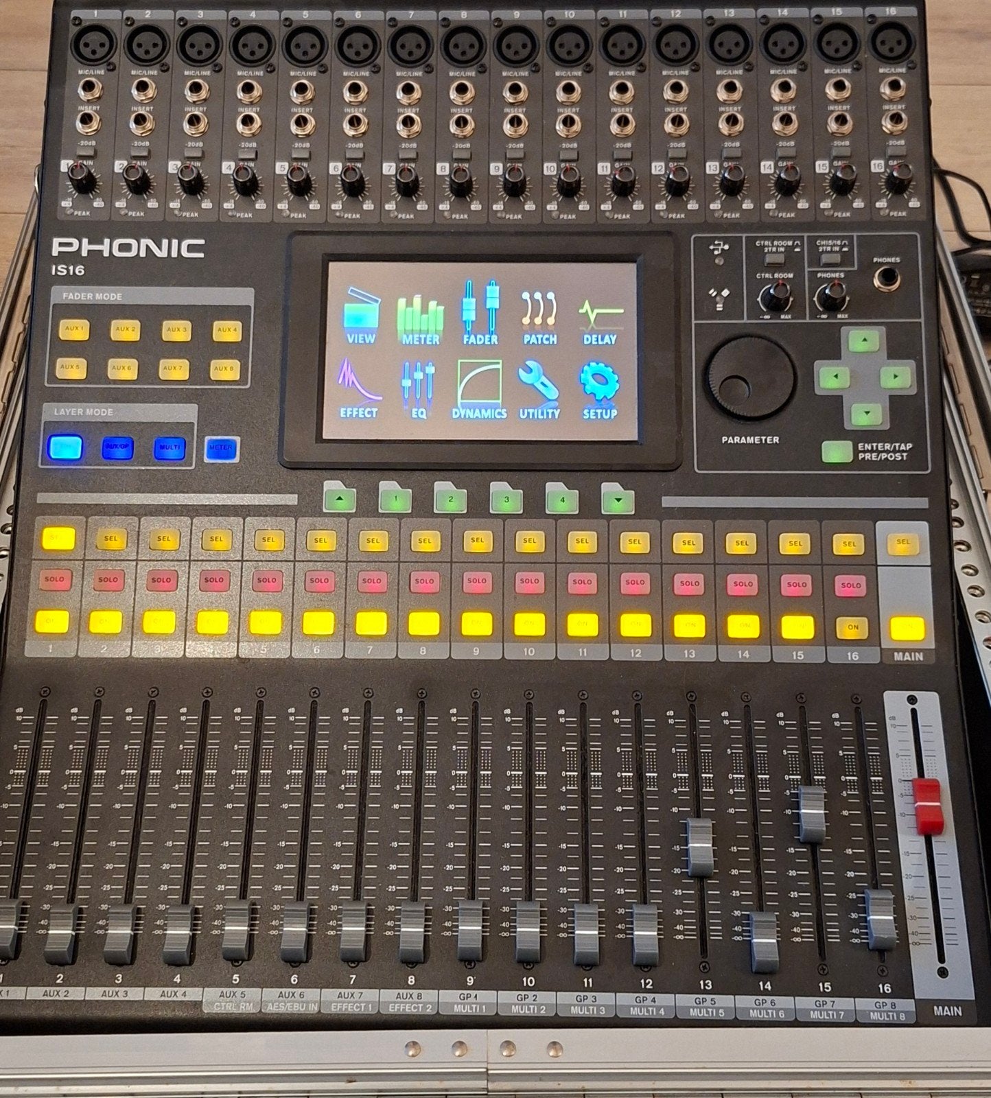 16-kanaal digitaal mengpaneel, Muziek en Instrumenten, Ophalen, Zo goed als nieuw, 10 tot 20 kanalen