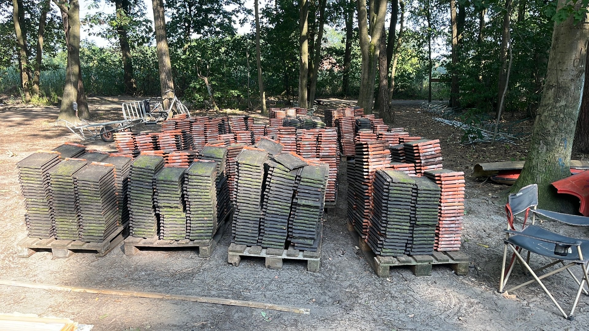 6500 Dakpanelen, Doe-het-zelf en Bouw, Dakpannen en Dakbedekking, Ophalen, Gebruikt, Steen of Klei, Zwart