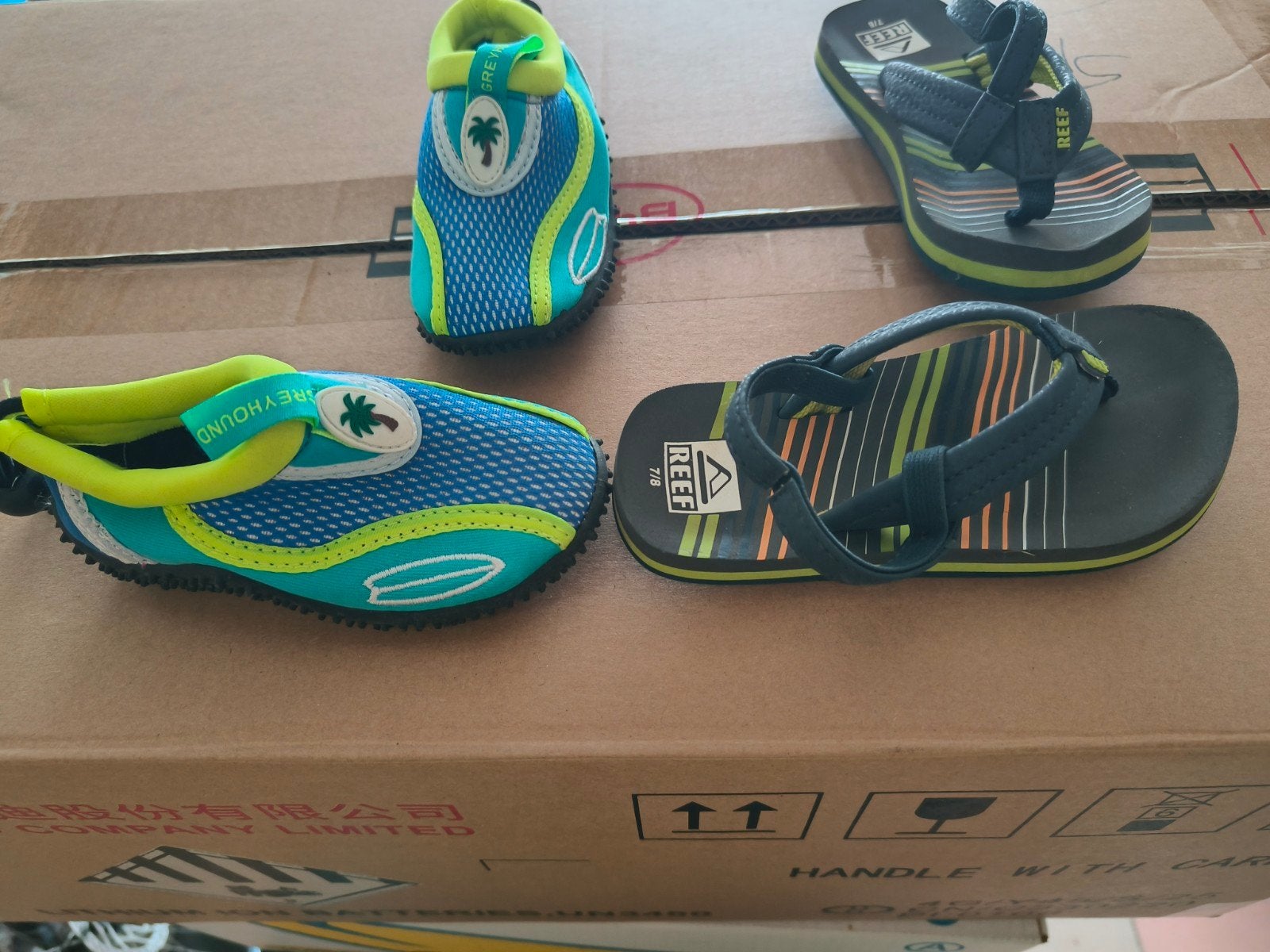 waterslofjes en teenslippers, Kinderen en Baby's, Babykleding | Schoentjes en Sokjes, Ophalen of Verzenden