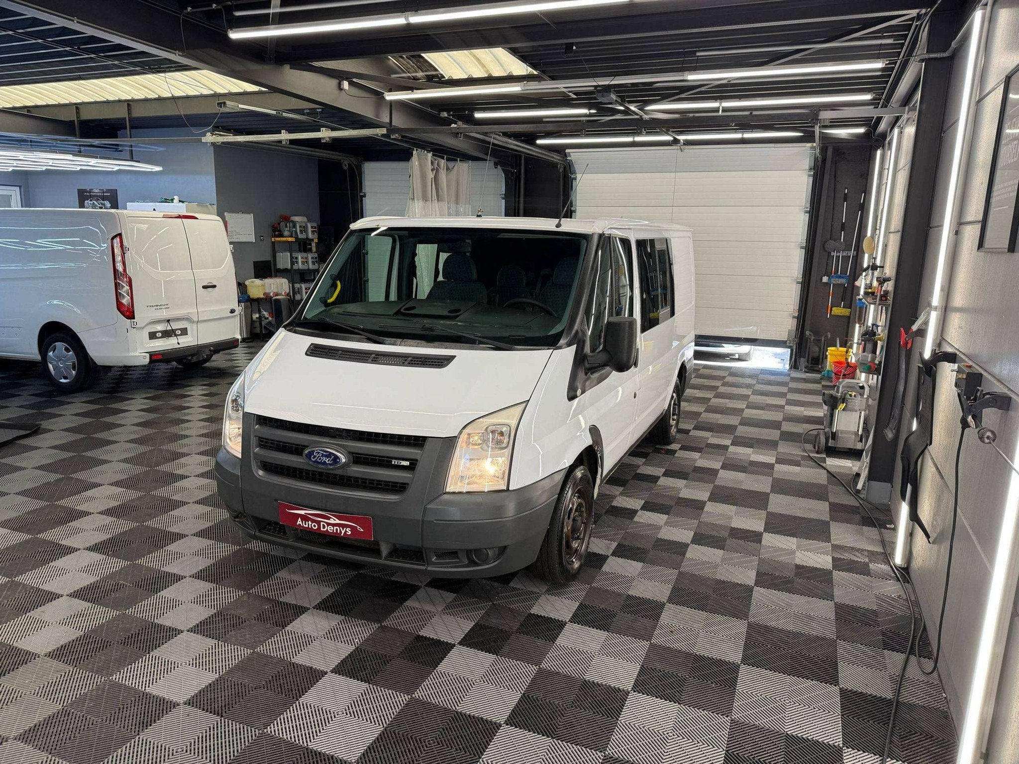 Ford Transit 2.2 TDCi Ambiente, Auto's, Stof, Gebruikt, Zwart, 4 cilinders