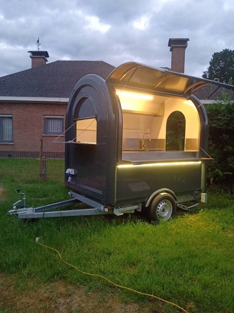 Compacte foodtrailer retro stijl, Ophalen, Zo goed als nieuw