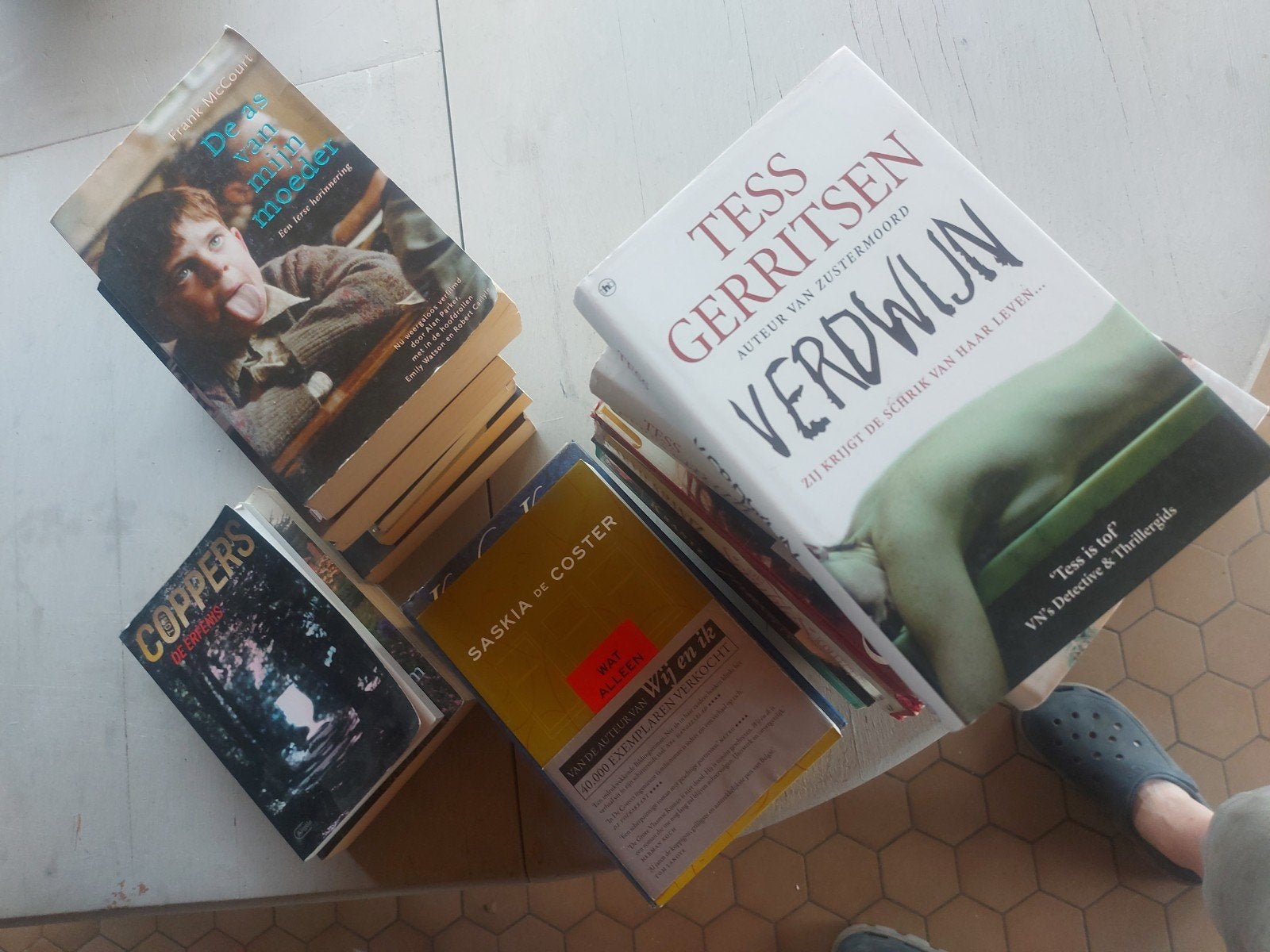stapeltje boeken voor de dames, Livres, Thrillers, Enlèvement, Utilisé, Pays-Bas