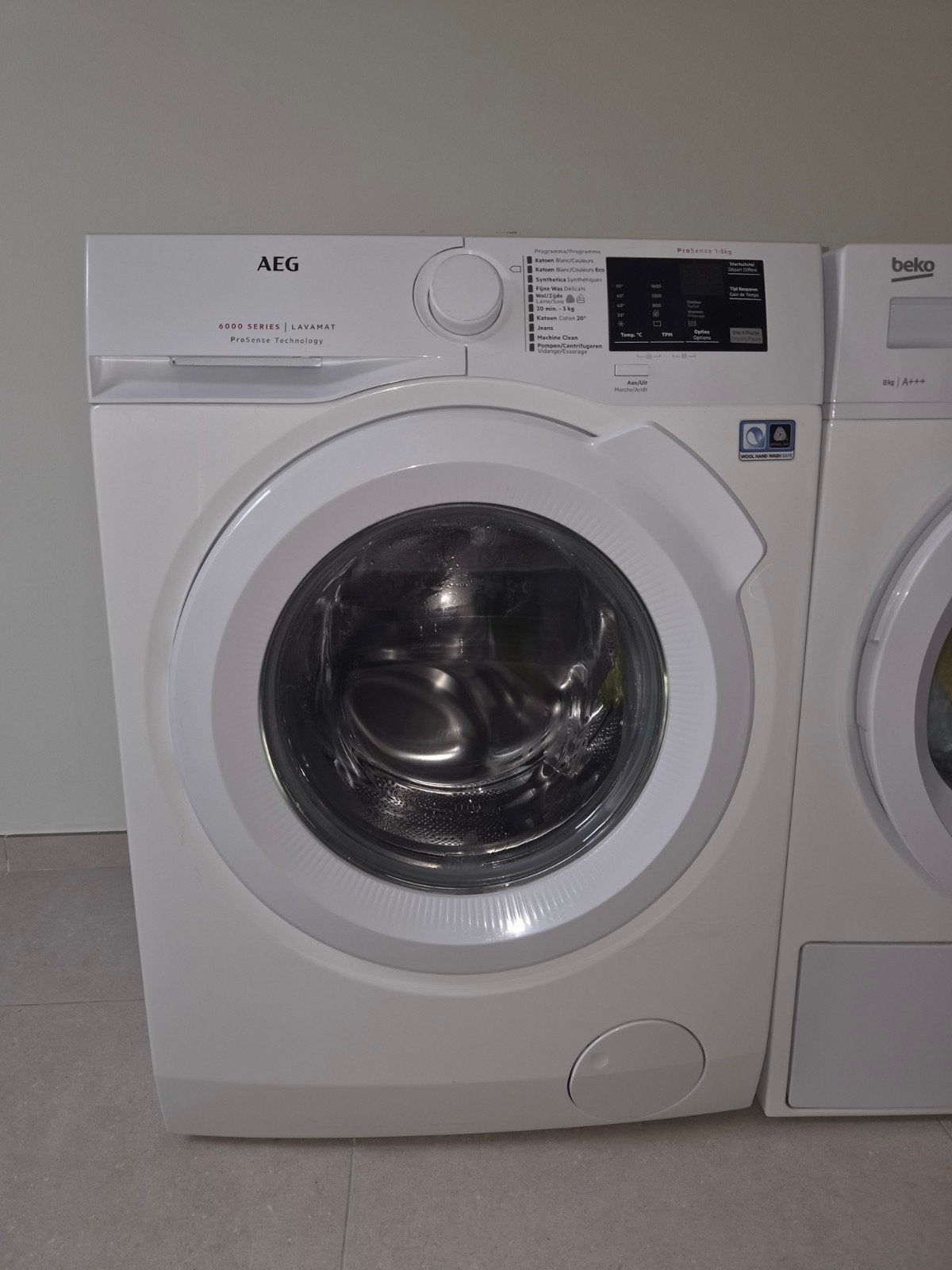 AEG wasmachine, Ophalen, 1200 tot 1600 toeren, 8 tot 10 kg, Zo goed als nieuw