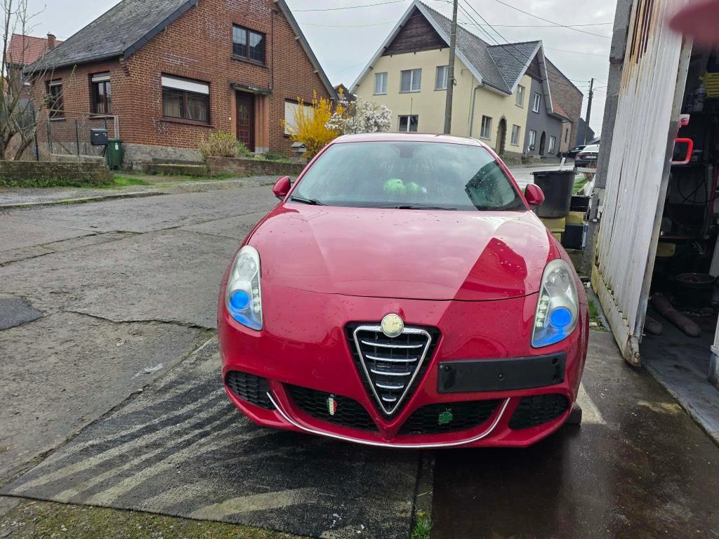 Alfa Romeo Giulietta 2.0 JTDM klaar voor registratie, Auto's, Voorwielaandrijving, Euro 5, 4 cilinders, Bruin