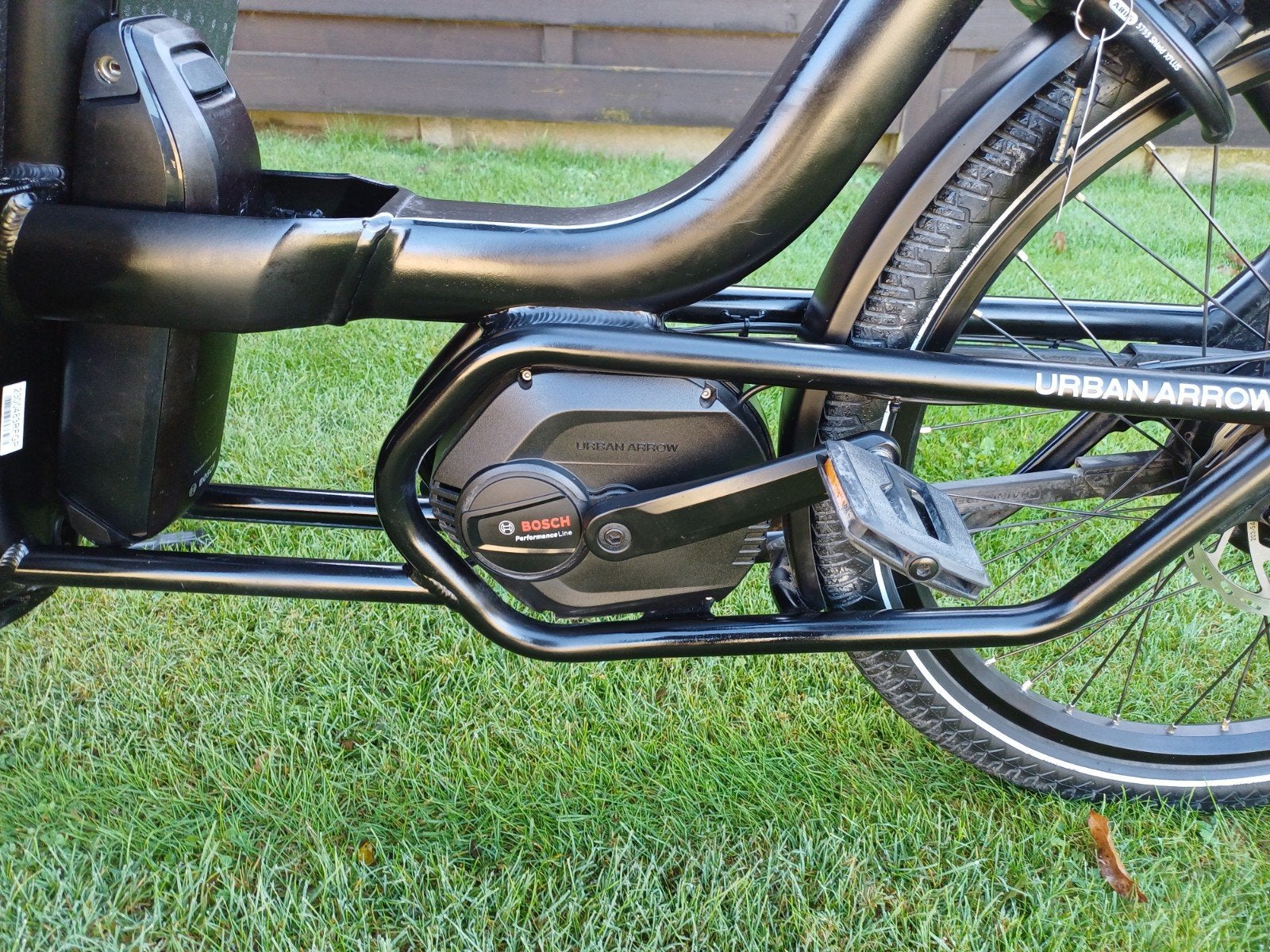E bakfiets urban arrow family Black performance line 75nm, Fietsen en Brommers, Zo goed als nieuw, 2 kinderen, Schijfrem, Huif