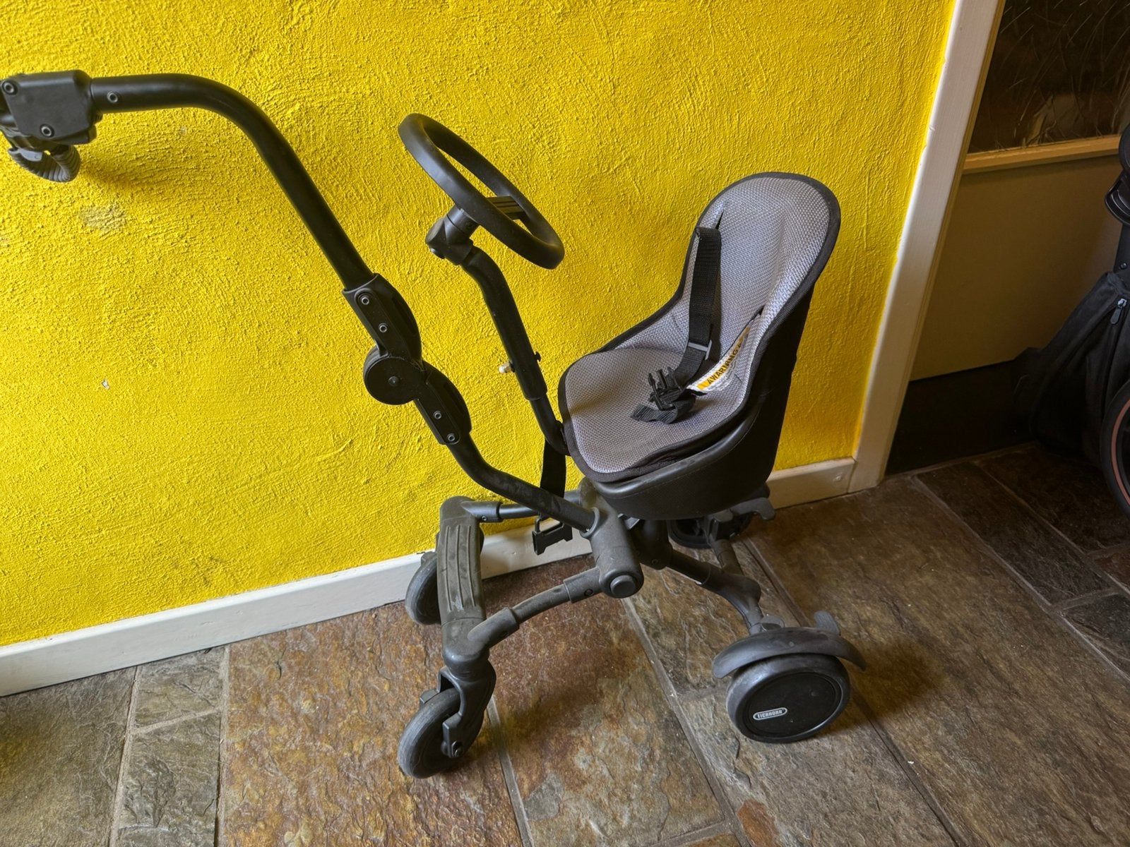 Mee rijd karretje voor buggy, Ophalen, Zo goed als nieuw