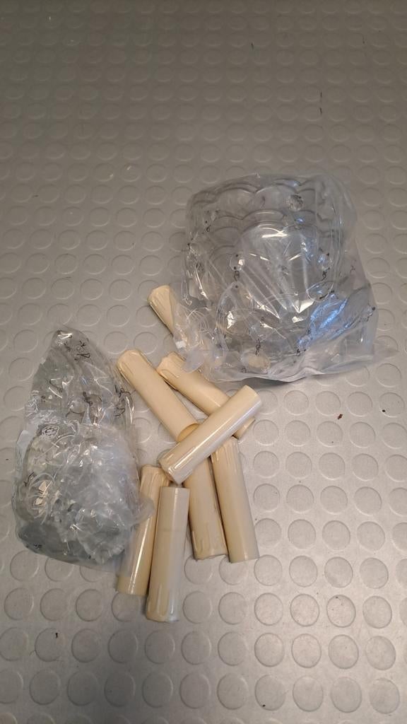 Diverse accessoires voor kristallen luchter, Ophalen