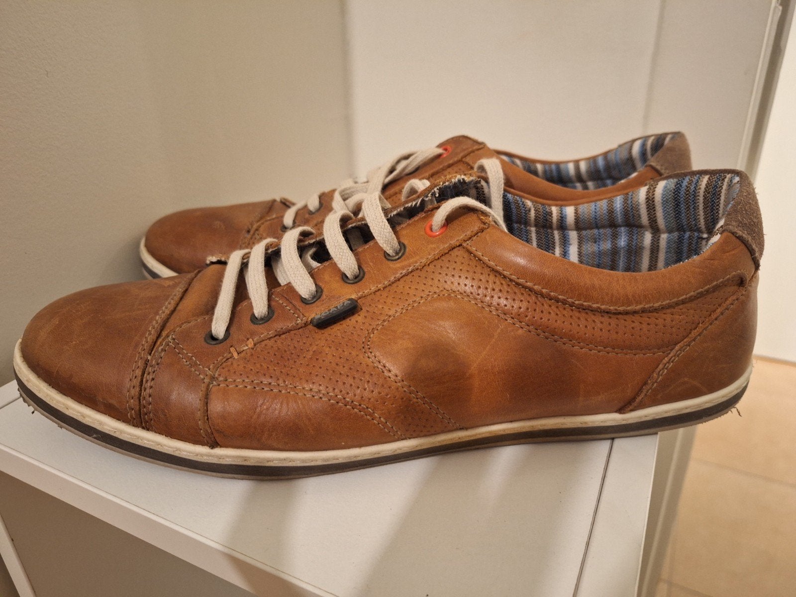 Bruine Scapa Schoenen, Ophalen