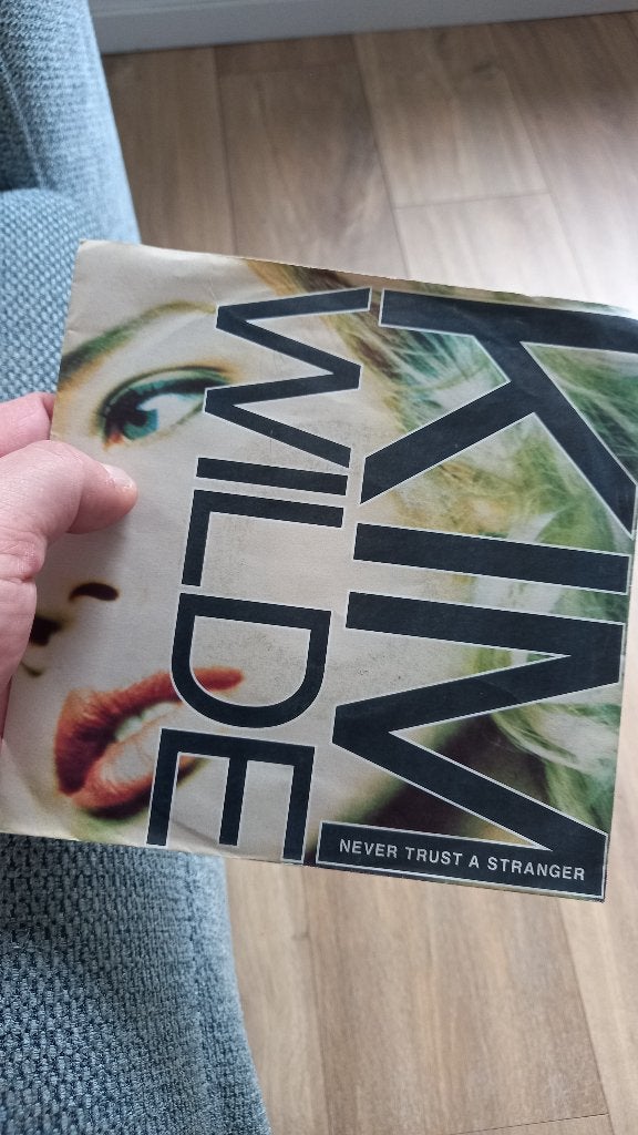 vinyl (45T) kim wilde "never trust a stranger", Ophalen, Zo goed als nieuw