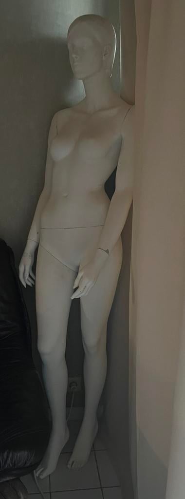 Vitrine pas Pop, Enlèvement, Comme neuf