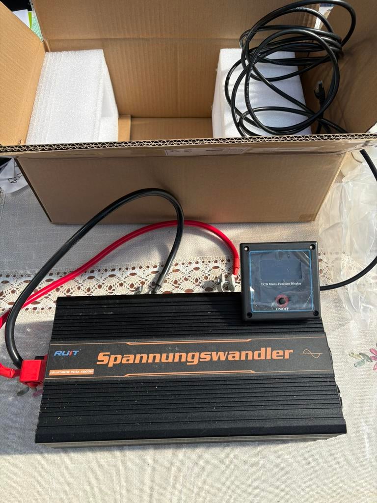 Krachtige Omvormer 12V naar 230V - 2500W + Remote, Ophalen, Zo goed als nieuw