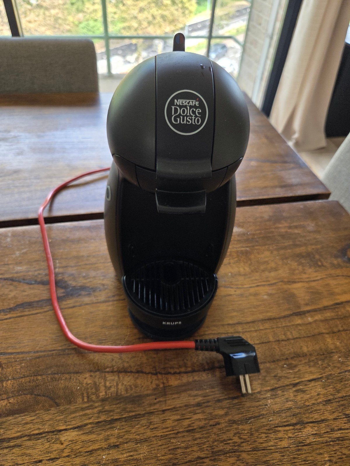 Zwarte Dolce Gusto koffiemachine, Réservoir d'eau amovible, Dosettes et capsules de café, Utilisé, Enlèvement