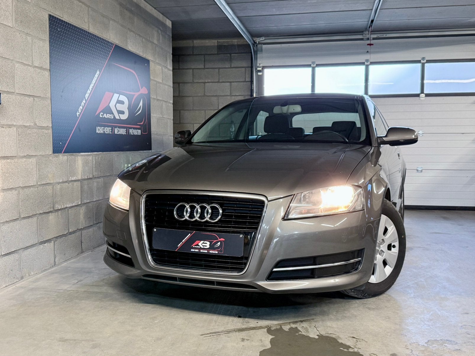 Audi A3 8P • 2011 • 185.000 Kms • 1.6 TDI, Autos, Capteur de stationnement, Entreprise, Noir, 4 cylindres