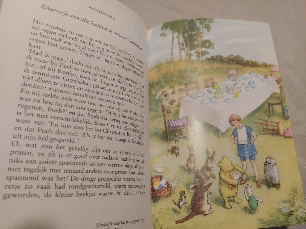 boek: de wereld van Poeh-Winnie de Poeh/A.A.Milne, Boeken, Ophalen of Verzenden, Zo goed als nieuw, Fictie algemeen