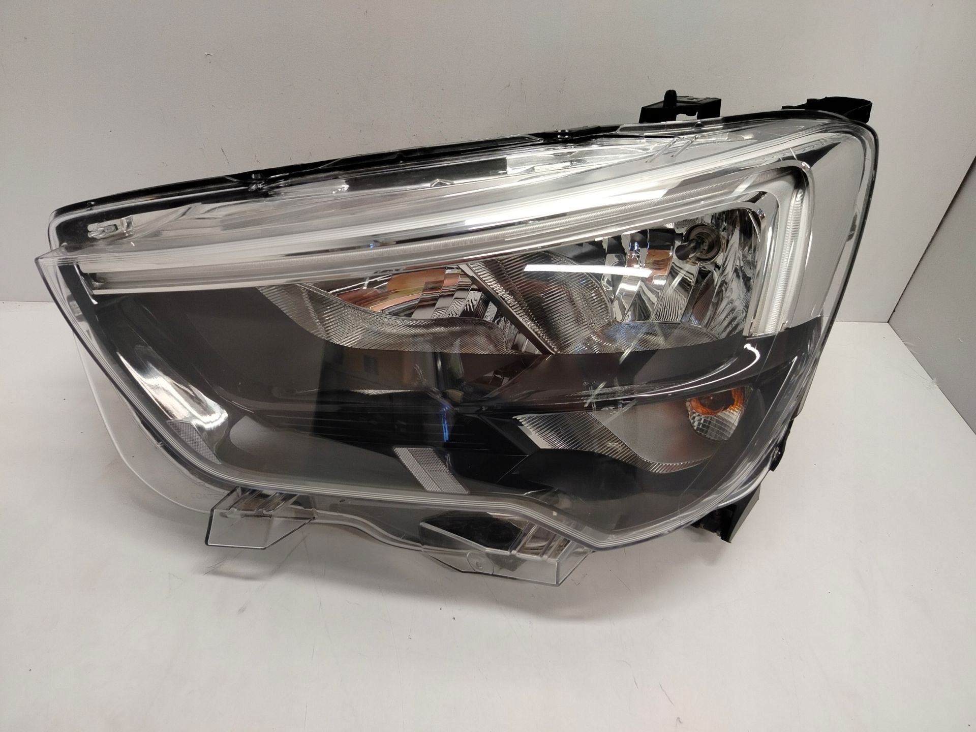 Phare gauche Opel Combo E 90145357, Opel Automobile GmbH, Opel, Bahnhofsplatz 1
65423  Russelsheim am Main, DE, Kontakt@opel-infoservice.de