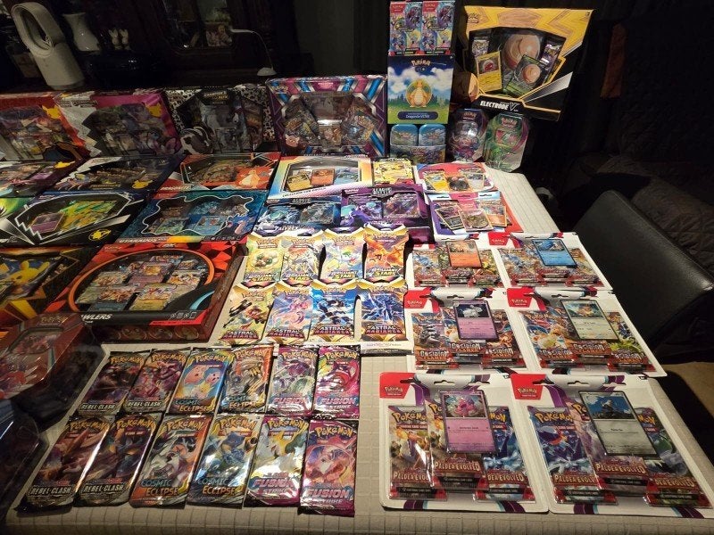 overzichtsfoto van de pokemon collectie, Ophalen of Verzenden, Nieuw, Boosterbox