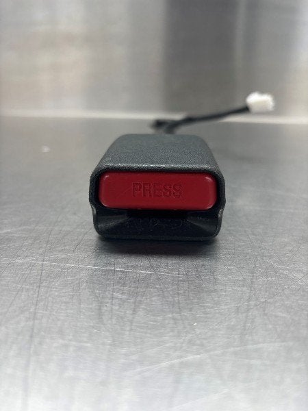 BOUCLE DE CEINTURE DE SECURITE AVANT DROIT X-Trail (T32), Utilisé, Nissan