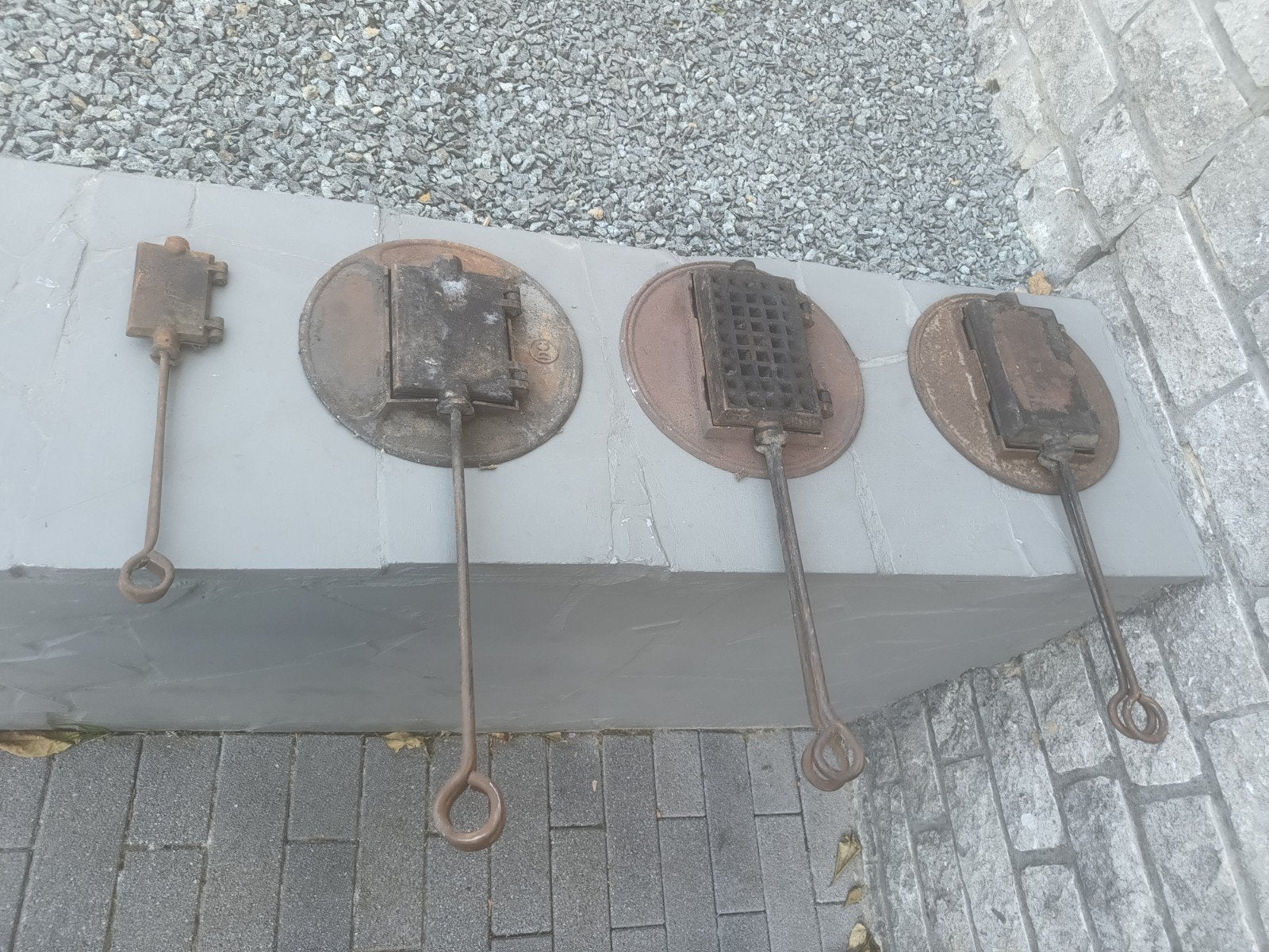 Gaufriers en fonte avec platines assorties, Enlèvement