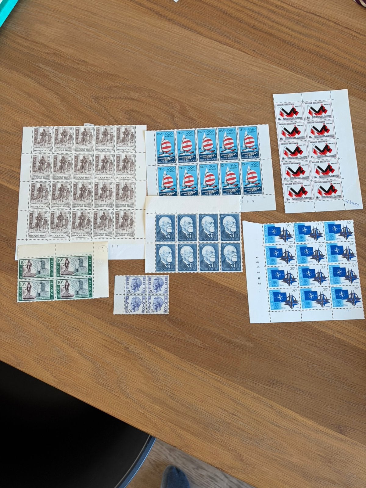 Timbres valables pour plus de 25 euros (15 couvertures), Enlèvement ou Envoi