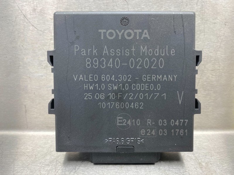 DIVERS Parkeerhulp computer Auris (E15) (|8934002020|), Dhr. M. Roggen, Toyota, Stadsweg 37 37
9917 PV  WIRDUM GR., NL, Utilisé