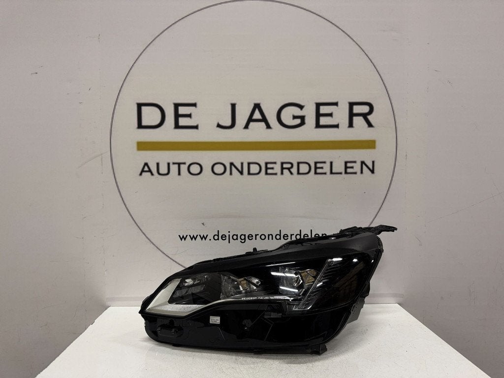 Phares avant technologie LED pour Peugeot 3008 et 5008, vers, Taurusavenue 1
2132 LS  Hoofddorp, NL, Contact.group@renault.com