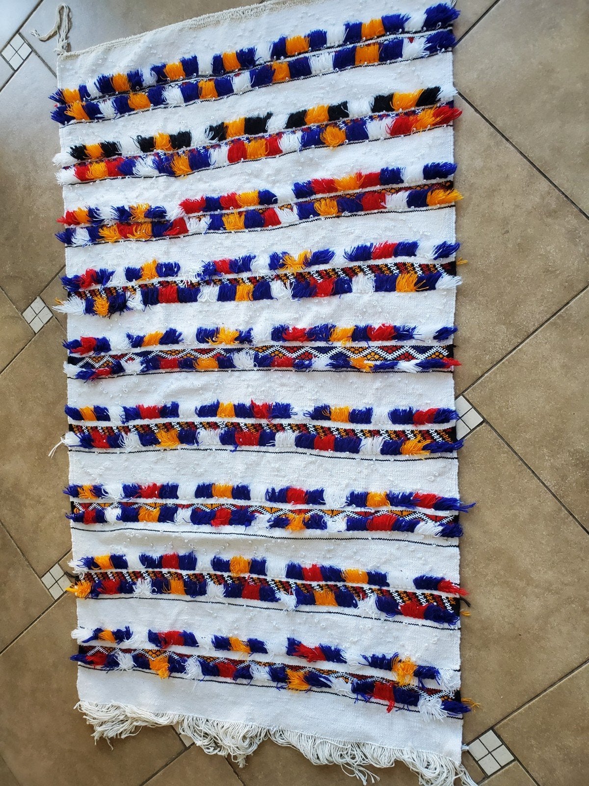 Kleurrijk decoratief tapijt met parelversiering bohostijl, Maison & Meubles, Ameublement | Tapis & Moquettes, Enlèvement, Blanc