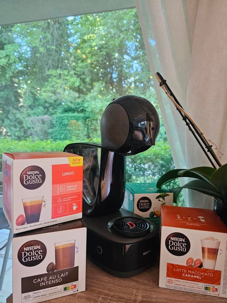 Dolce Gusto Infinissima Touch (KRUPS) – Like New + 100+ Caps, Réservoir d'eau amovible, Dosettes et capsules de café, Comme neuf