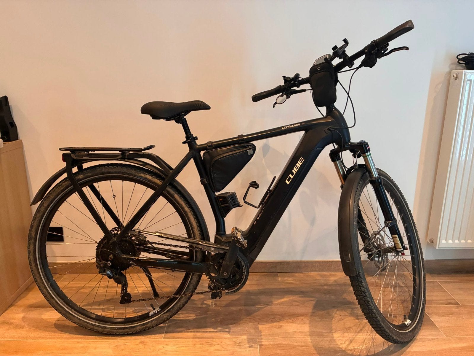 VTC Cube Kathmandu Hybrid Pro 625 Taille 58 (pour 1,8 a 1,9m, Vélos & Vélomoteurs, Vélos | Hommes | Vélos de sport & Vélo de randonnée