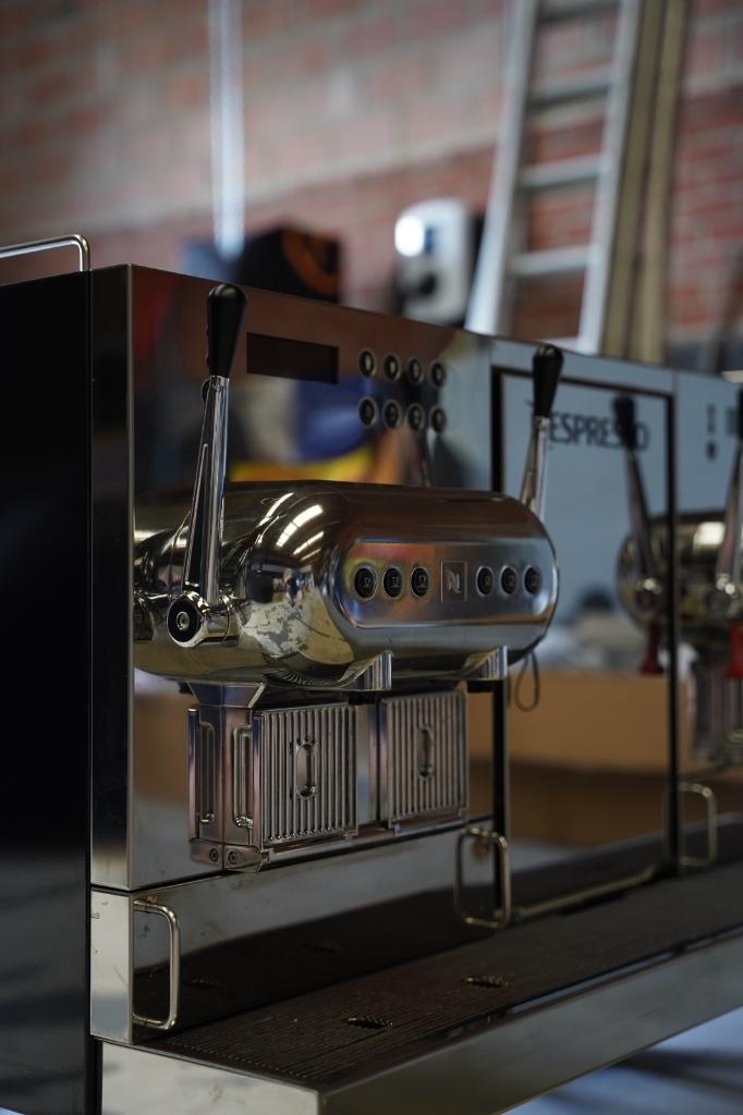 Machine à café Nespresso Pro Aguila 220, Electroménager, Réservoir d'eau amovible, Combiné, Dosettes et capsules de café, Utilisé