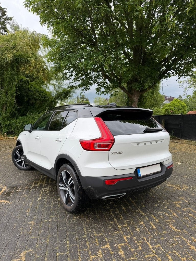 Volvo XC40 R design, Auto's, Automaat, Dealer onderhouden, Wit, 5 zetels