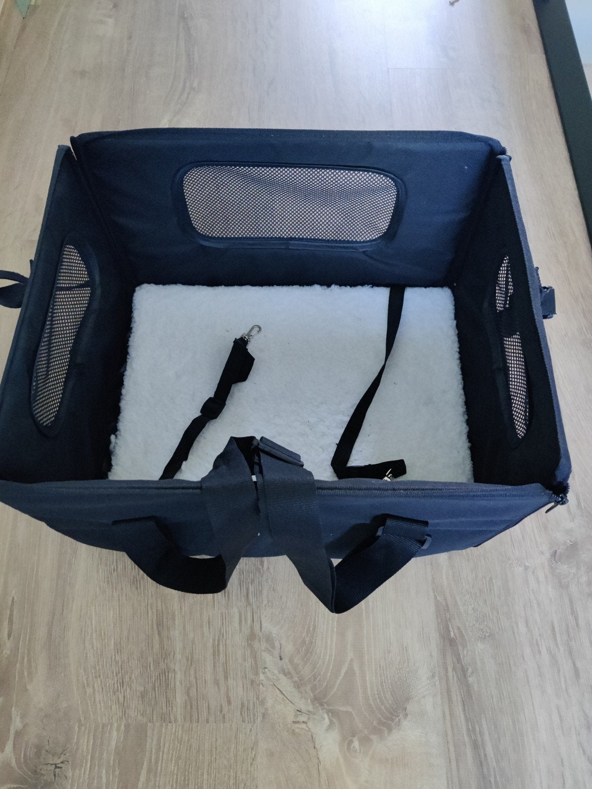hondenmand voor in de auto, Ophalen