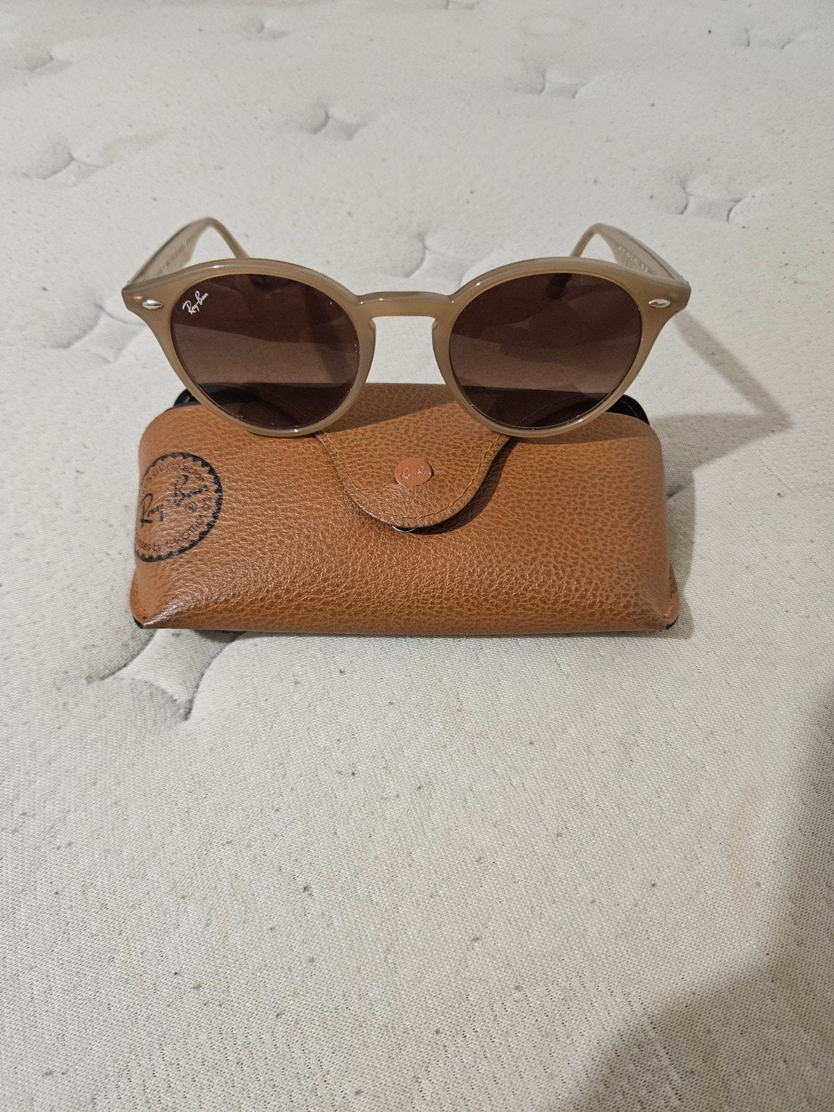 Ray-Ban RB2180, Bijoux, Sacs & Beauté, Lunettes de Soleil & Lunettes | Femmes, Comme neuf, Brun, Enlèvement, Ray-Ban