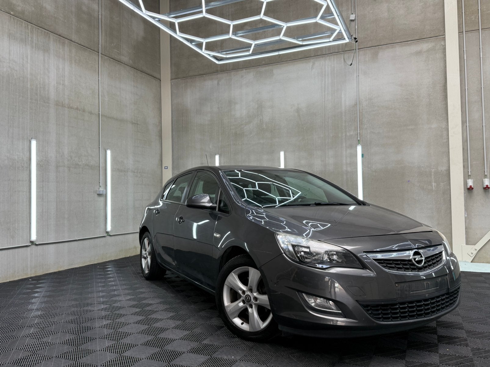 OPEL ASTRA/1.7DIESEL/EURO5/CRUISE/PARKSENSOR, Autos, Achat, Entreprise, Boîte manuelle, Entretenue par le concessionnaire
