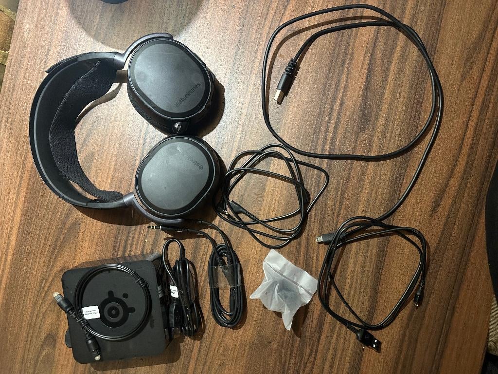 SteelSeries Arctis Pro Wireless – Premium Gaming Headset, Mute-functie, Ophalen of Verzenden, Zo goed als nieuw, Draadloos