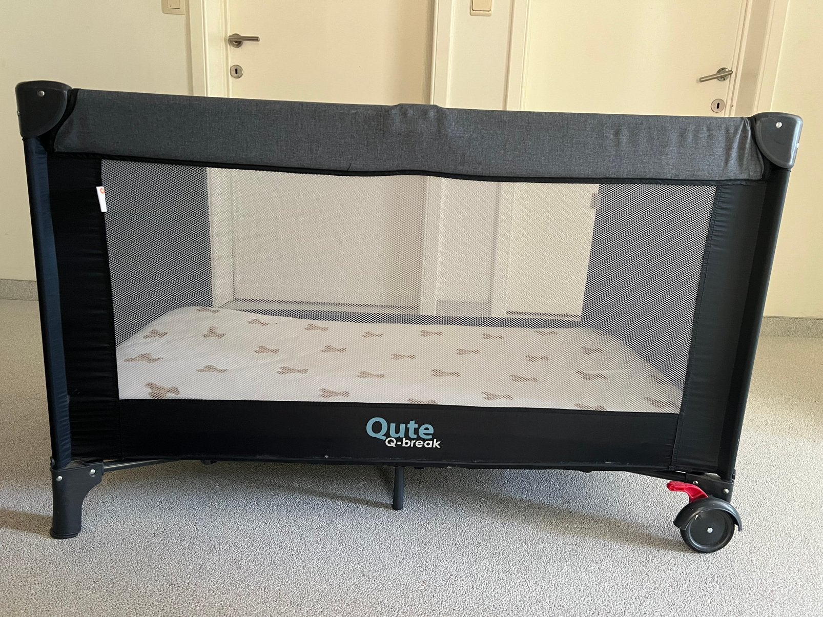 Reisbedje Qute (incl reismatras en extra babymatras), Kinderen en Baby's, Ophalen, Gebruikt, Reisbedje