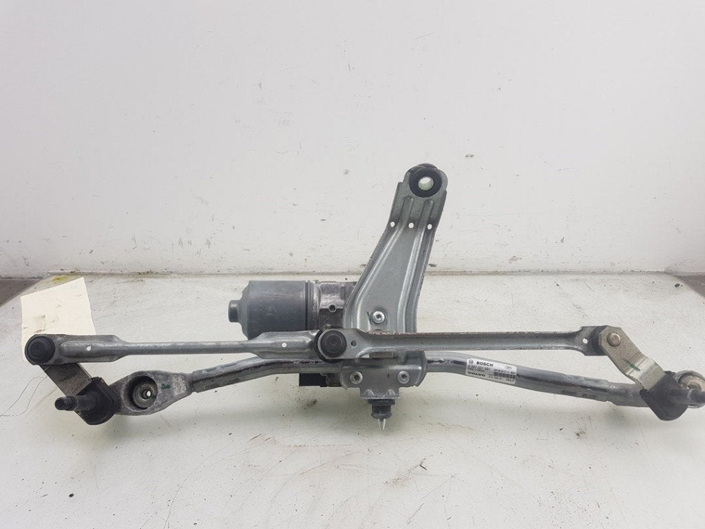 MOTEUR + TRINGLERIE ESSUIE GLACE AVANT Volvo XC90 II, Robert Bosch AG, Robert-Bosch-Allee 1
74232  Abstatt, DE, Engineering@bosch.com