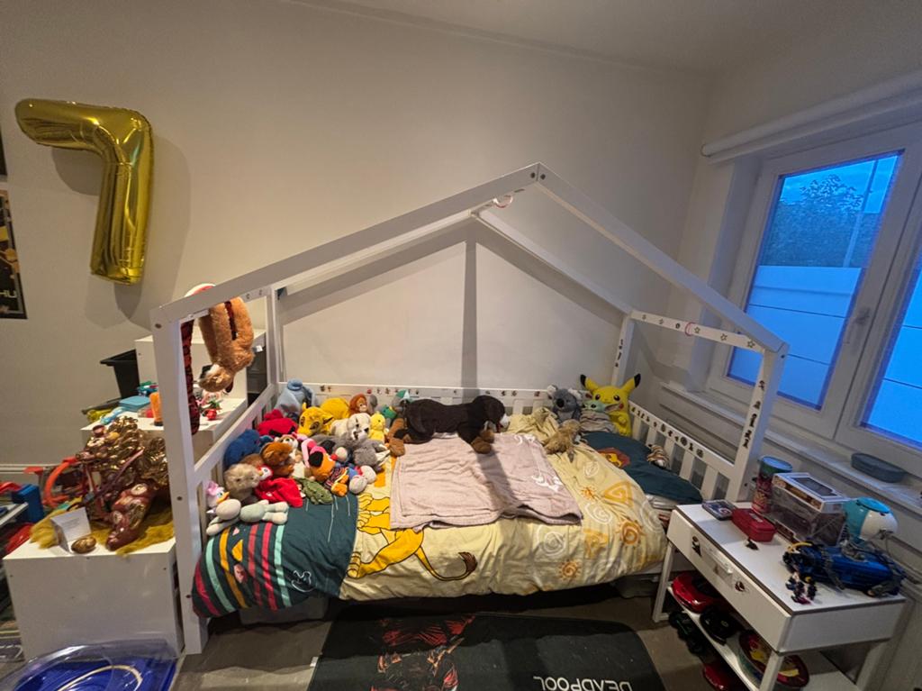 Kinderbed + matras, Kinderen en Baby's, Kinderkamer | Bedden, Ophalen, 85 tot 100 cm, Gebruikt, Matras