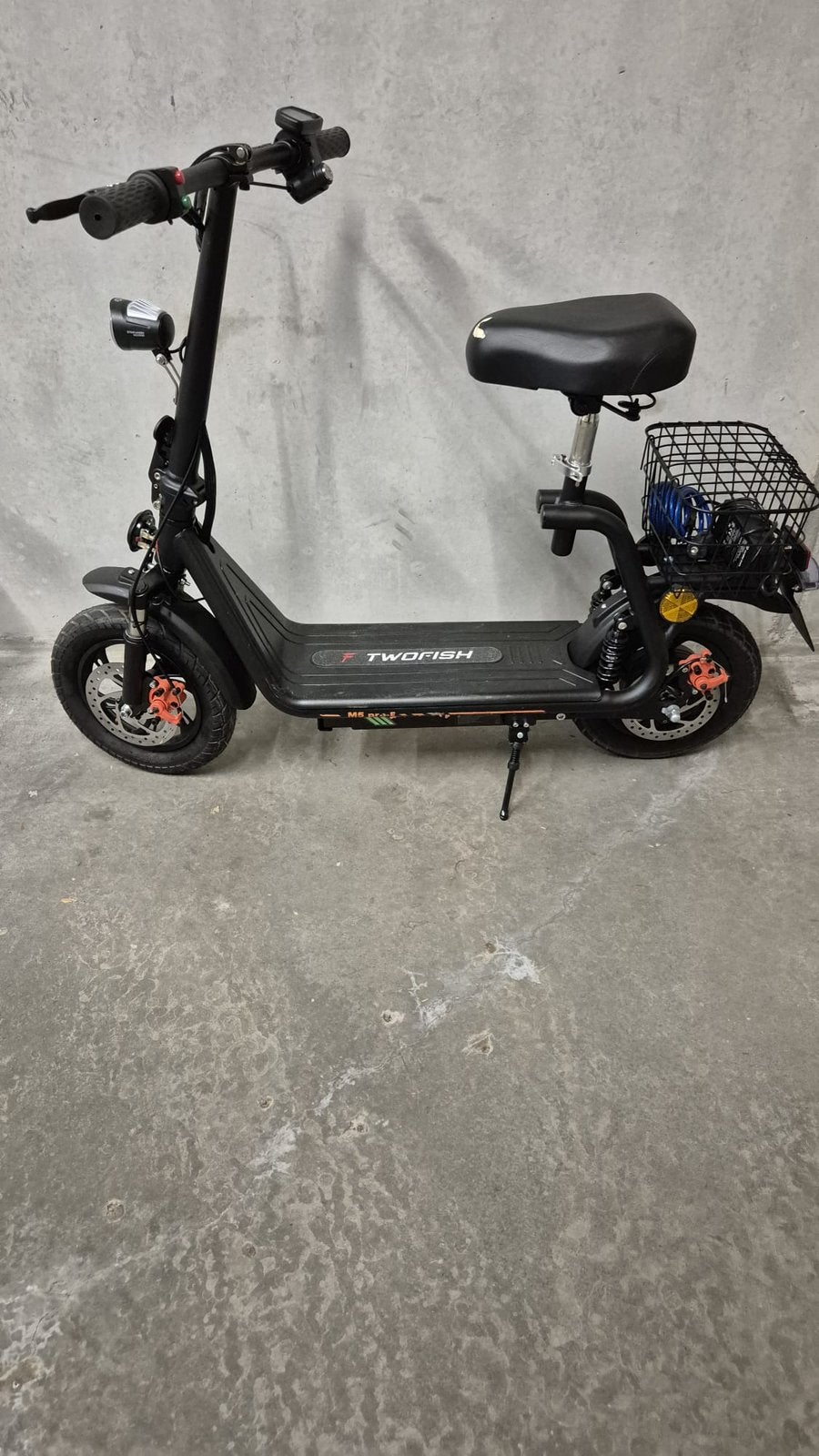 Electrische step met zitje, zwart, Fietsen en Brommers, Steps, Ophalen, Zo goed als nieuw, Elektrische step (E-scooter)