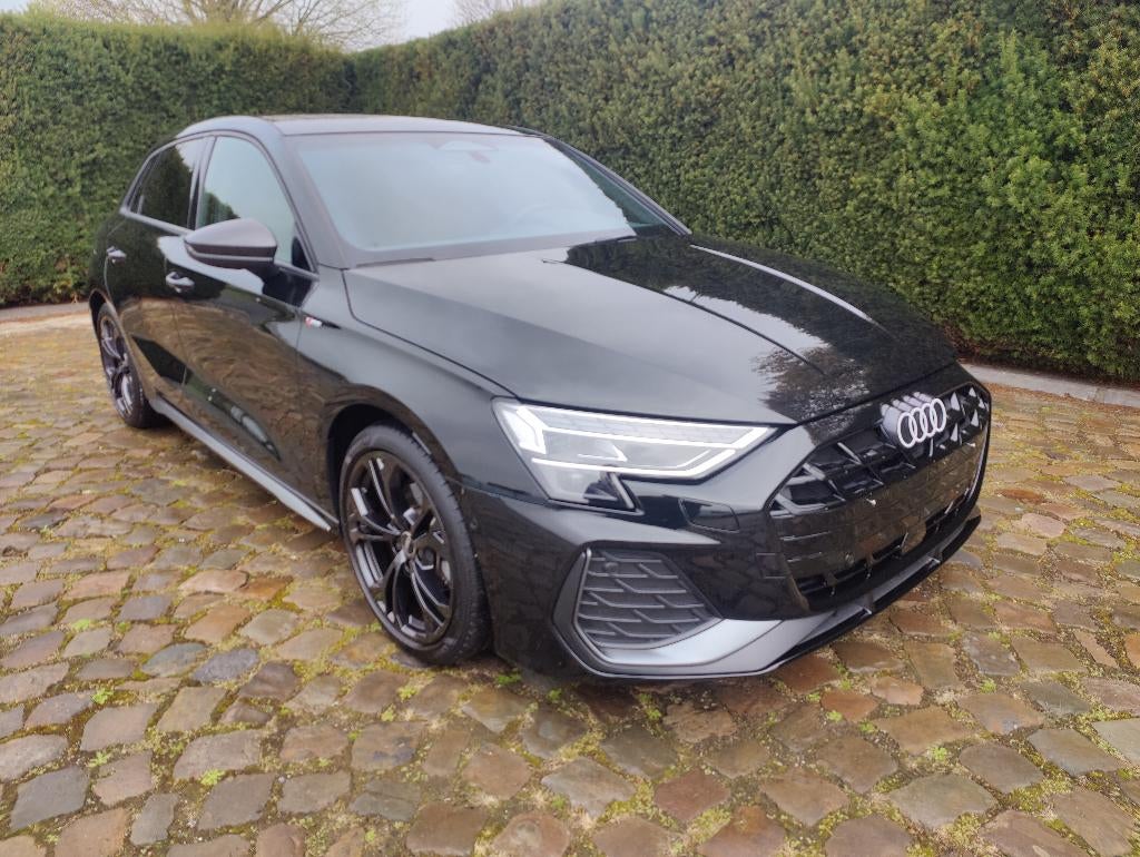 Audi A3 Sportback 35 TFSI MHEV S-line S tronic, Auto's, 4 cilinders, Leder en Stof, Zwart, Bedrijf
