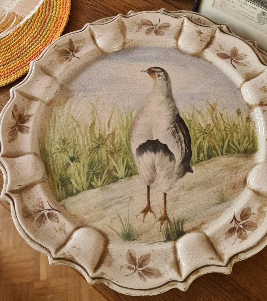 Deux grandes assiettes, Enlèvement