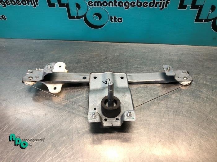 Mécanique vitre 4portes arrière gauche d'un Renault Clio (, Renault, -, 3 mois de garantie, Utilisé