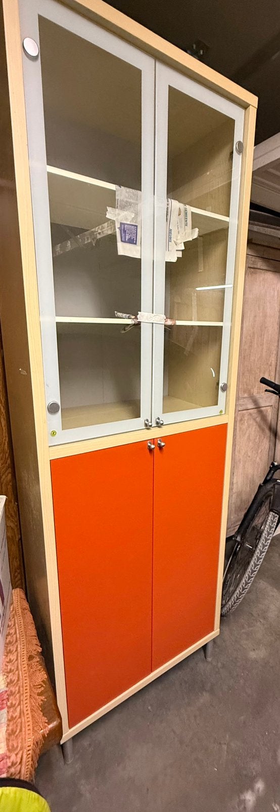 Moderne hoge kast, Huis en Inrichting, Kasten | Vitrinekasten, Ophalen, Zo goed als nieuw
