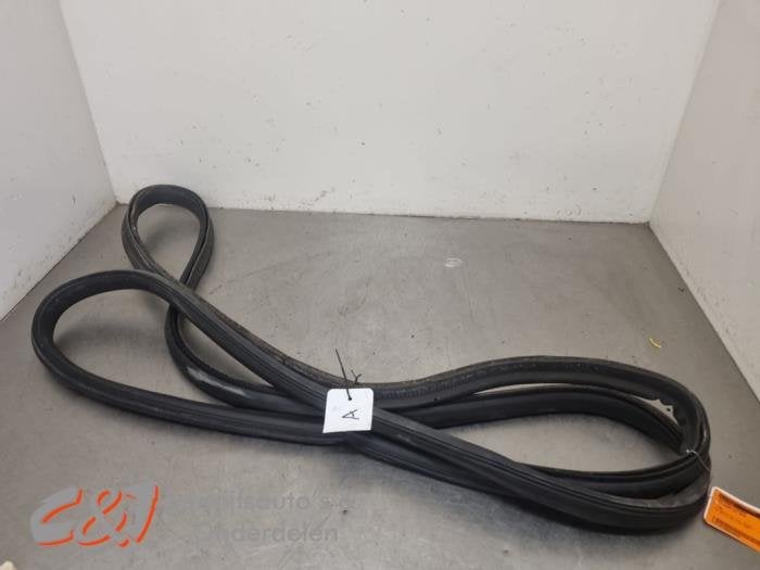 Joint caoutchouc hayon d'un Volkswagen Caddy, Autos : Pièces & Accessoires, Volkswagen, -, 3 mois de garantie, Utilisé