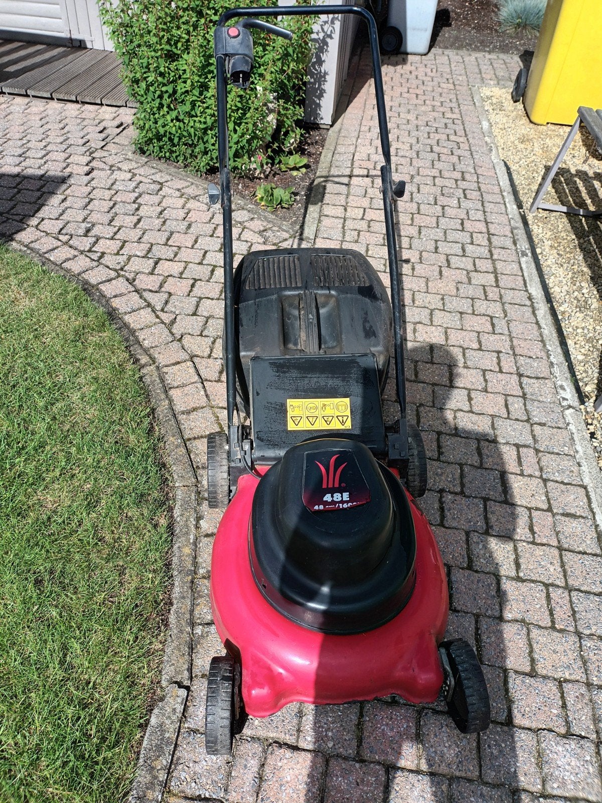 Elektrische grasmaaier werkt goed te koop voor 50euro., Jardin & Terrasse, Tondeuses à gazon, Enlèvement, Tondeuses à gazon électriques