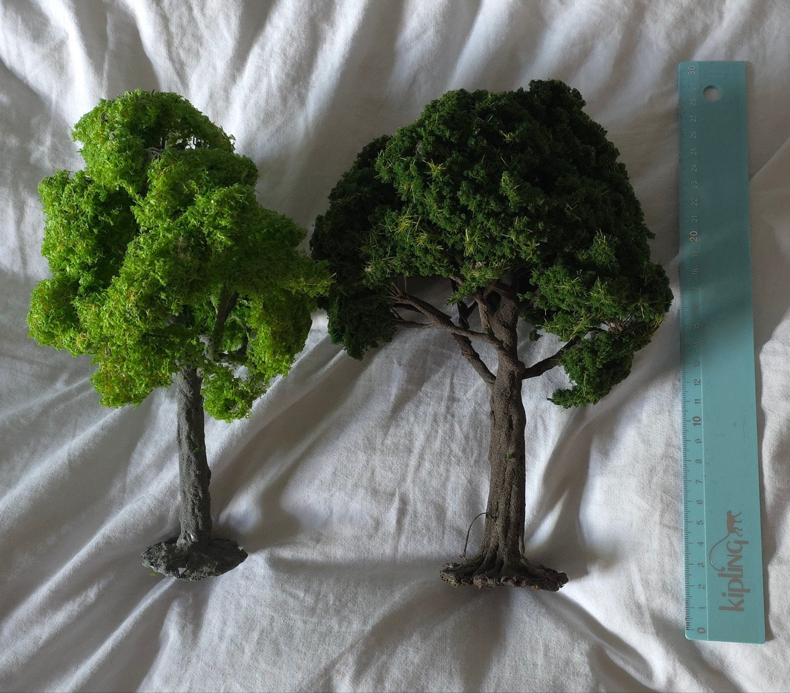 2 arbres miniatures pour maquette, Collections, Jouets miniatures, Utilisé, Envoi